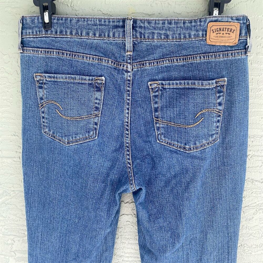 Levi's Women's Mid Rise Bootcut Jeans Size 10 Blue Medium Wash - Picture 8 of 11